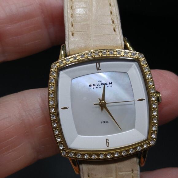 Skagen Denmark Ladies Watch, Tan Leather: New Battery, MOP Face, Stainless Steel - Picture 2 of 11